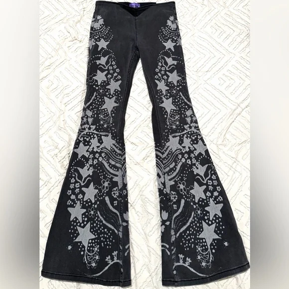 Free People We The Free Penny Pull On Flare Jeans Size 27 Star Print Mid Rise - Picture 1 of 6